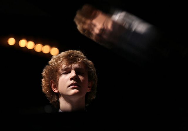 O 18χρονος Γιαν Λισιέτσκι, ένα παιδί-«θαύμα» στο Μέγαρο Μουσικής Αθηνών