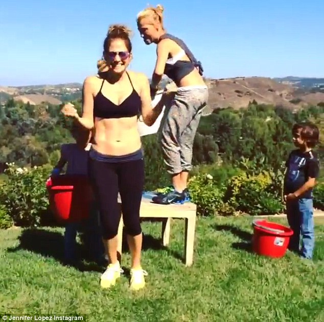 Μπουγελώθηκαν ο Ρόμπερτ Ντάουνι Τζούνιορ και η Τζένιφερ Λόπεζ