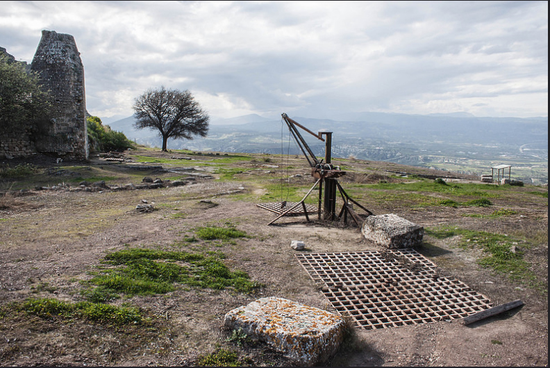 Ακροκόρινθος: άνθρωποι και μνημεία στο διάβα των αιώνων