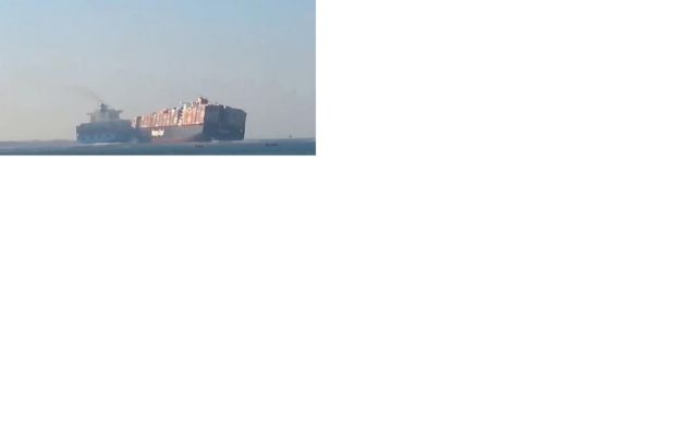 Καρέ-καρέ η σύγκρουση δύο τεράστιων φορτηγών πλοίων στη Διώρυγα του Σουέζ.