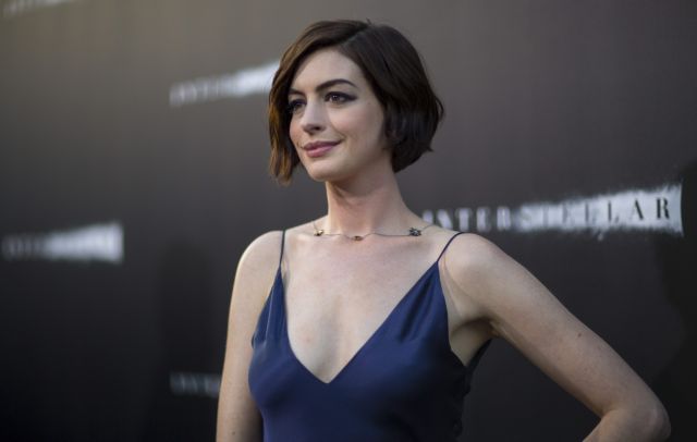 Η Χάθαγουεϊ διαψεύδει ότι δεν έδωσε το χέρι της σε δημοσιογράφο φοβούμενη τον Εμπολα