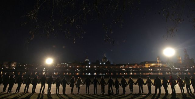 Γερμανία: Συγκίνηση και προβληματισμός 70 χρόνια από τον βομβαρδισμό της Δρέσδης