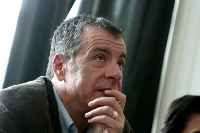 Θεοδωράκης: «Περιμένω από τον Αλέξη Τσίπρα να φέρει τη συμφωνία στη Βουλή»