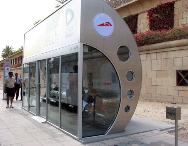 Τι μπορείς να κάνεις περιμένοντας το λεωφορείο στο Ντουμπάι