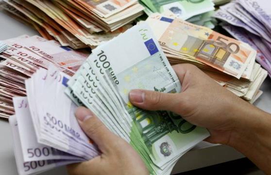 ΕΛΣΤΑΤ: Περισσότεροι οι φόροι στο β’ τρίμηνο του 2015