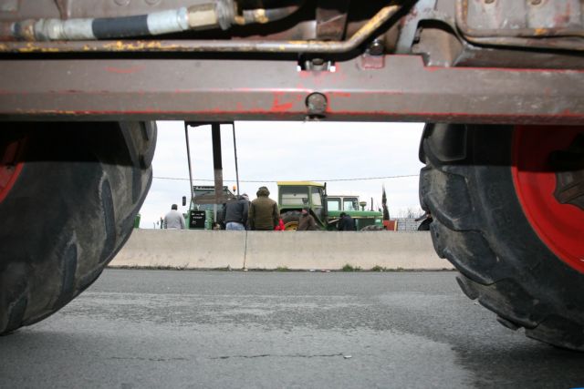 Με τα τρακτέρ τους στην Κουλούρα οι αγρότες της Ημαθίας