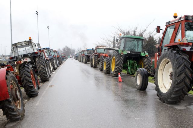 Αποχωρούν από το μπλόκο της Κουλούρας οι αγρότες