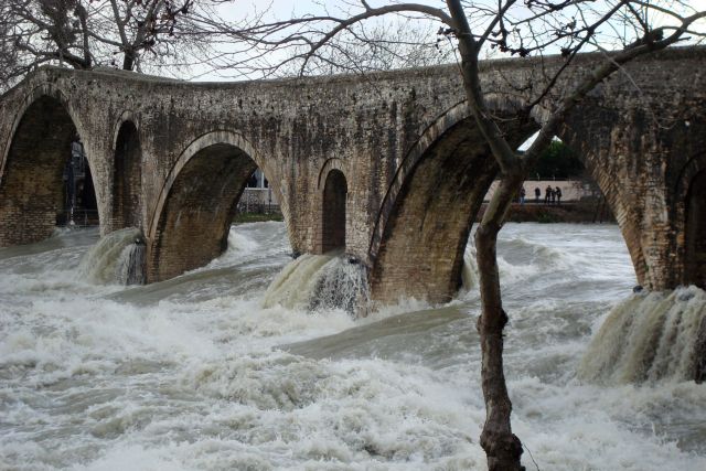 Επιδεινώνεται ραγδαία ο καιρός στα δυτικά της χώρας
