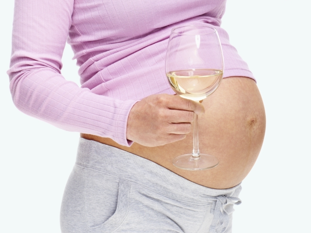 Καμιά ποσότητα αλκοόλ κατά την κύηση δεν είναι ασφαλής για το έμβρυο