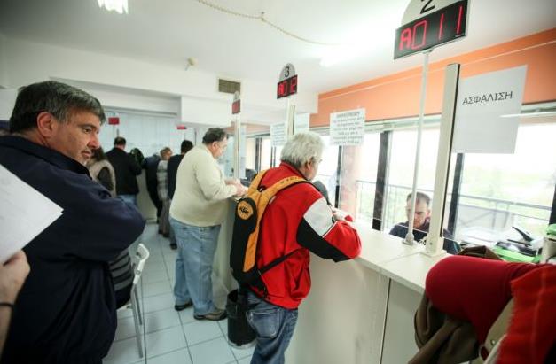 Μεγάλες καθυστερήσεις στην καταβολή των οικογενειακών επιδομάτων