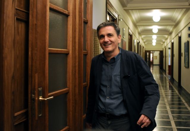 Τσακαλώτος: Οι θεσμοί να δείξουν ευελιξία σε θέματα με κοινωνικές επιτπώσεις