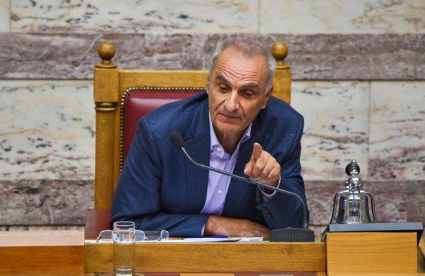 Βουλή: Καταδίκη του επεισοδίου, αλλά και αιχμές για παλαιότερα «φλερτ» με ΧΑ