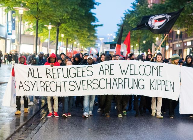 Δημοψήφισμα για τη διαχείριση του προσφυγικού θέλουν οι Γερμανοί