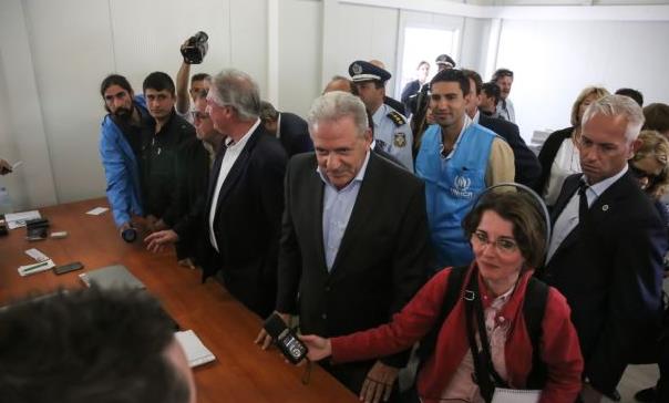 Στο πρώτο ελληνικό hot spot για πρόσφυγες oι Αβραμόπουλος-Άσελμπορν