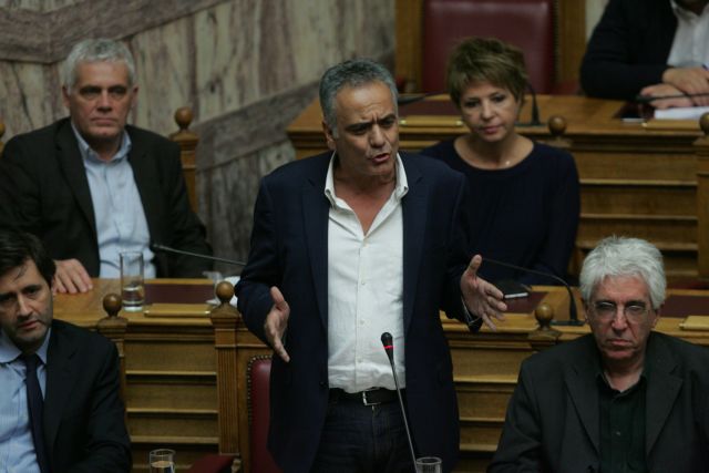 Αγνωστοι προπηλάκισαν τον Πάνο Σκουρλέτη