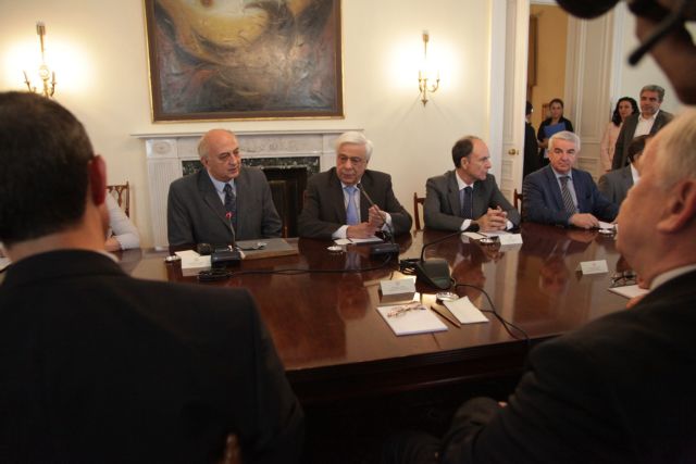 Παυλόπουλος: Να αντιμετωπίζουμε τους πρόσφυγες με αξιοπρέπεια