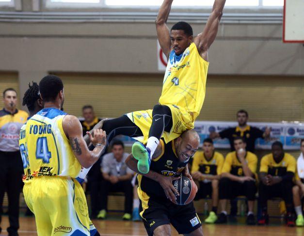 Δια πυρός και σιδήρου πέρασε η ΑΕΚ από το Λαύριο