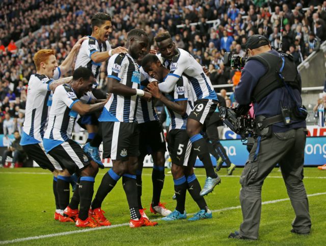 Πρώτη νίκη με… εξάρα για τη Νιούκαστλ