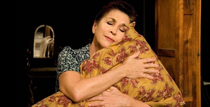 H Νένα Μεντή θα παραμείνει στο θέατρο Χώρα για 15 ακόμα παραστάσεις