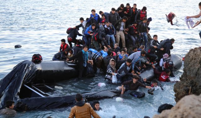 Ψαράδες έσωσαν 41 πρόσφυγες που ναυάγησαν ανοικτά της Λέσβου