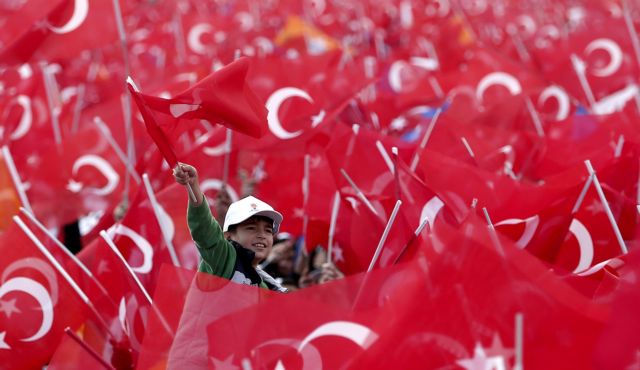 Κρίσιμες εκλογές στην Τουρκία με διακύβευμα την κυριαρχία του Ερντογάν