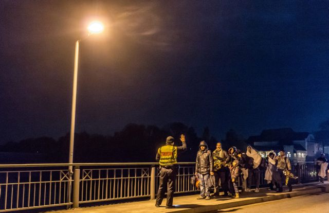 Βερολίνο: Σημαντική και ευχάριστη η προθυμία της Ελλάδας για hotspots