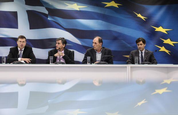 Ντoμπρόβσκις: Ζητά επιτάχυνση και «έντιμο συμβιβασμό» για τα κόκκινα δάνεια