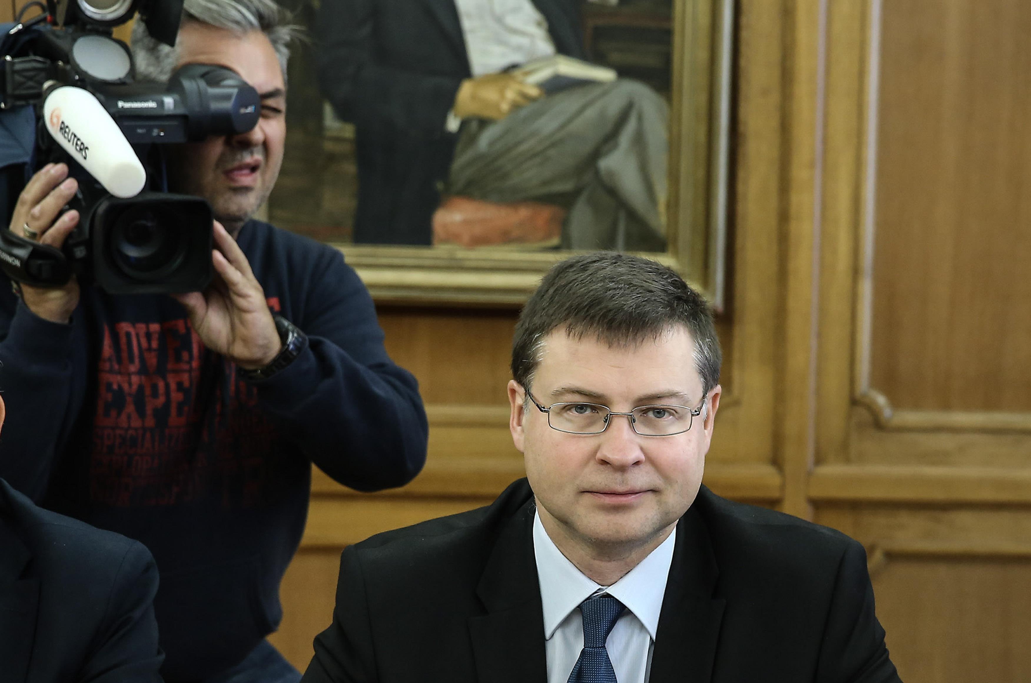 Ντομπρόβσκις: Πρώτα τα 48 προαπαιτούμενα, μετά η δόση