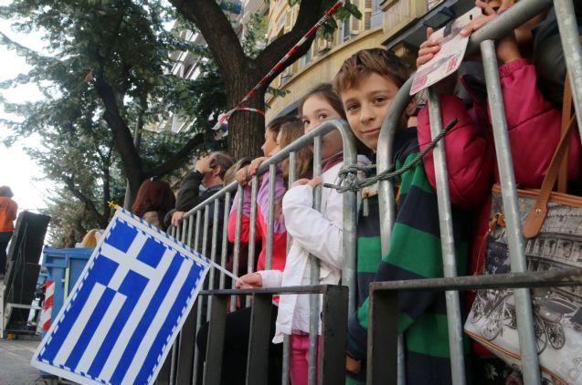 Αντιδράσεις στη Θεσσαλονίκη για την παρέλαση με κιγκλιδώματα