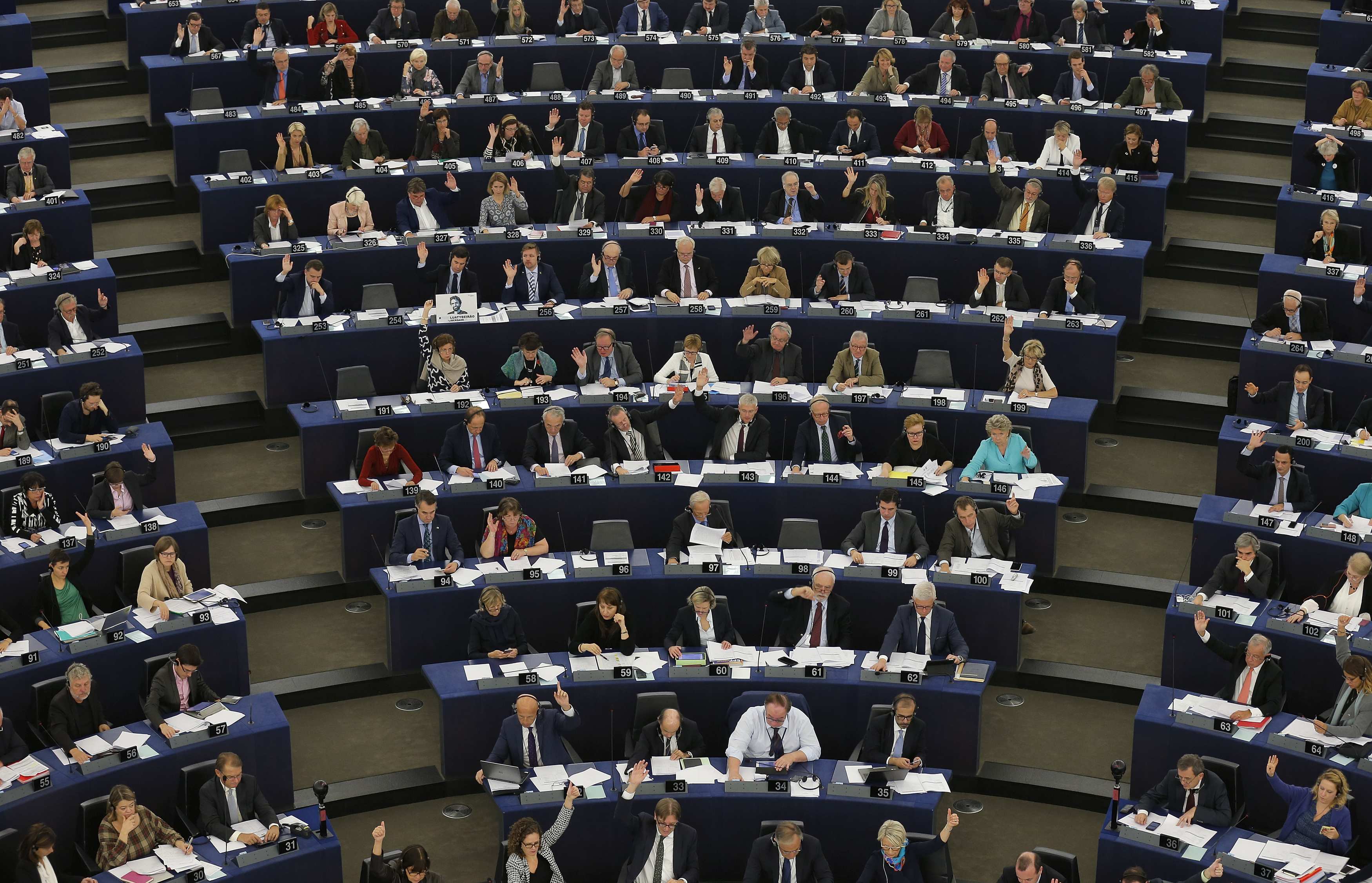 Τέλος στο τραπεζικό απόρρητο της Ελβετίας για τους πολίτες της ΕΕ