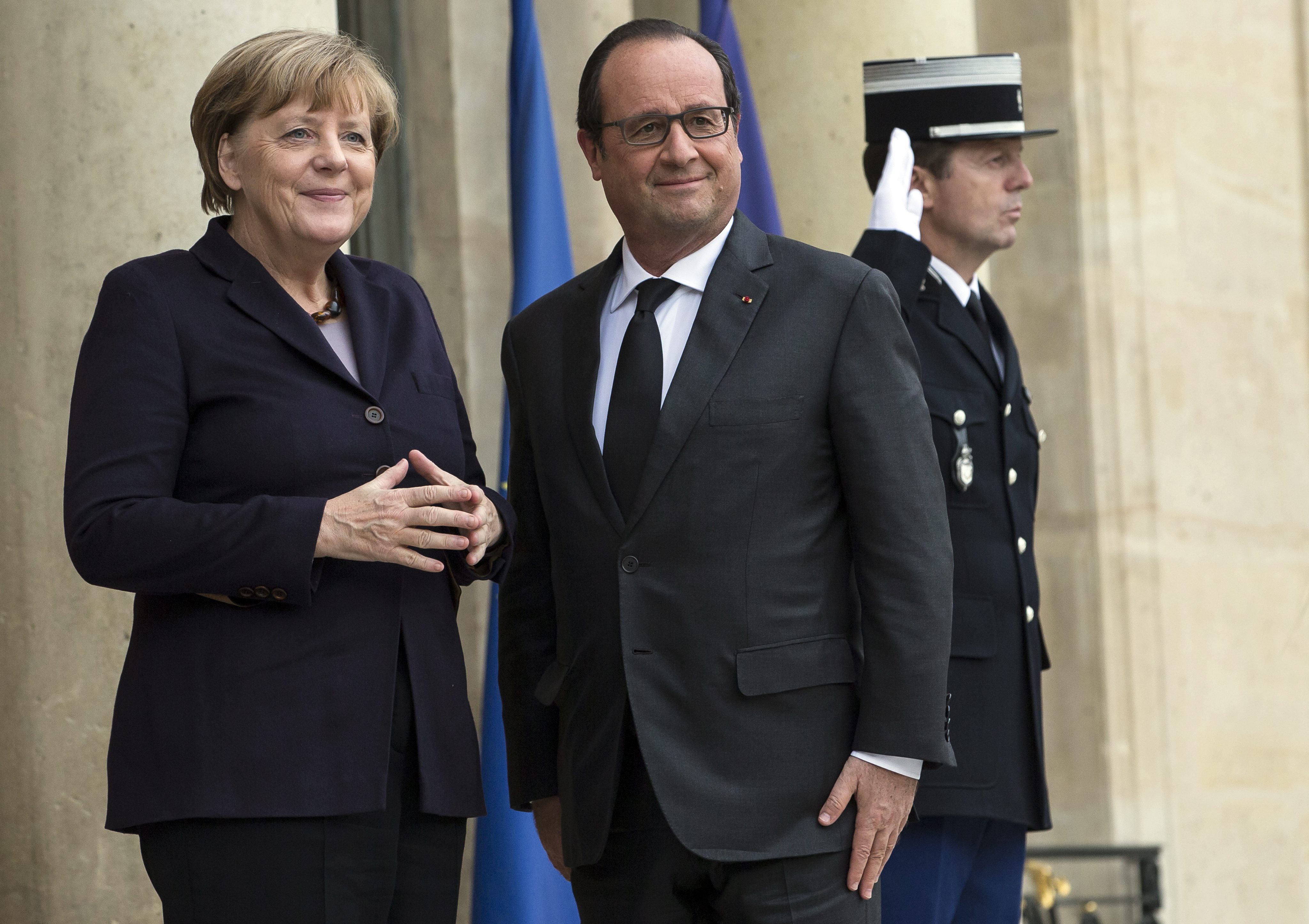 Συμφωνία Μέρκελ – Ολάντ σε «όσα πρέπει να γίνουν» για την προσφυγική κρίση