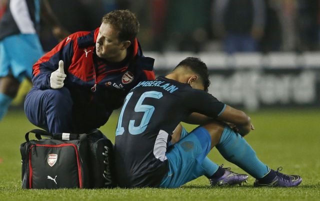 Διπλή απώλεια με Γουόλκοτ και Τσάμπερλεϊν στην Άρσεναλ