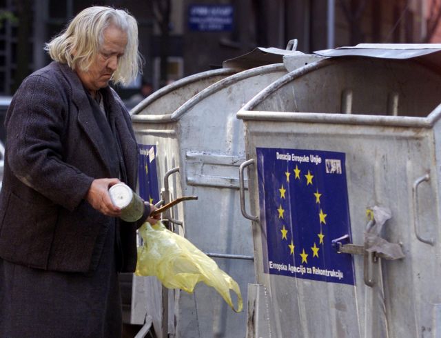 Σε κατάσταση φτώχειας ή κοινωνικού αποκλεισμού ένας στους τρεις Έλληνες