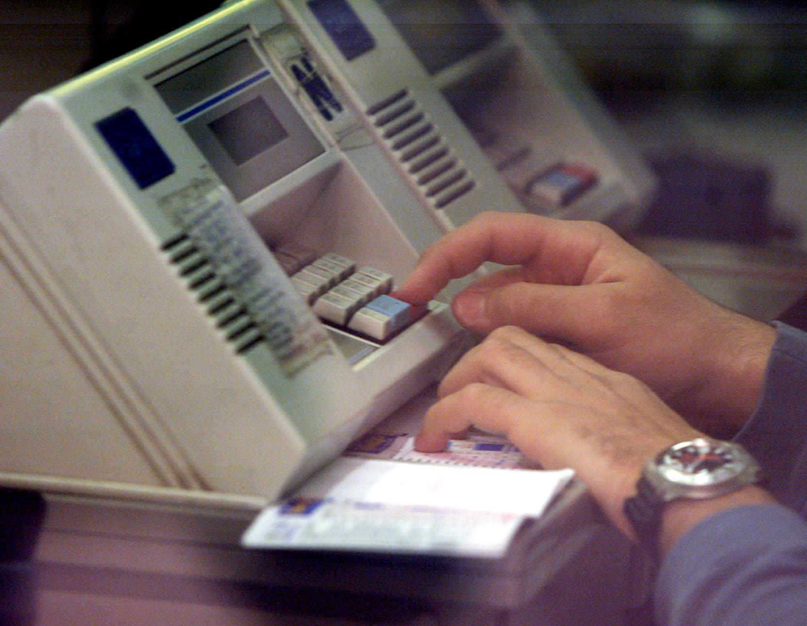 Κάθετα αντίθετοι στο τέλος 5 λεπτών οι πράκτορες του ΟΠΑΠ