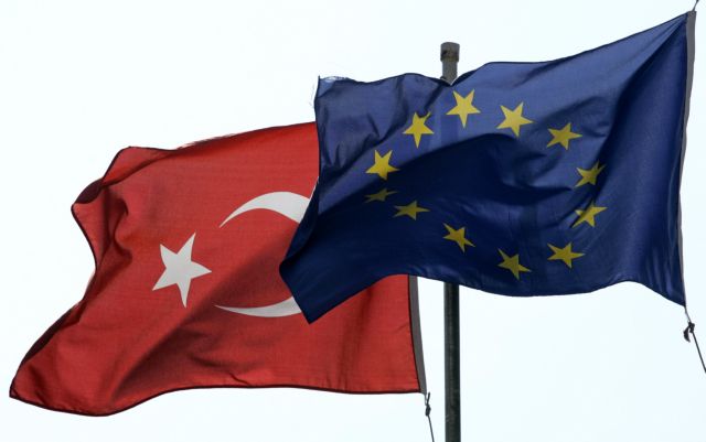 «Σκληρό παζάρι» ΕΕ-Τουρκίας για το προσφυγικό