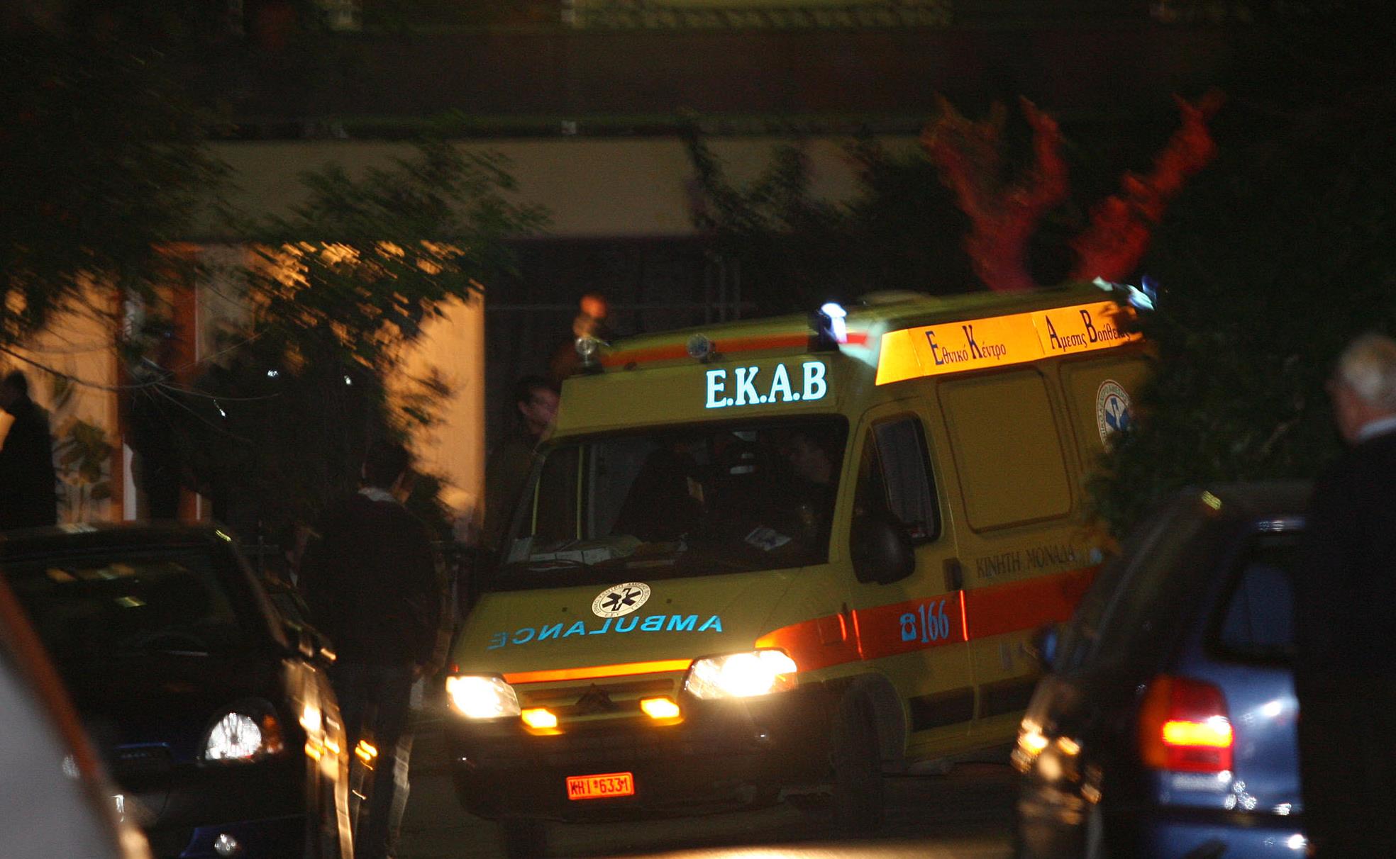 «Βουτιά» νταλίκας σε χαράδρα της Παραμυθιάς στα Ιωάννινα