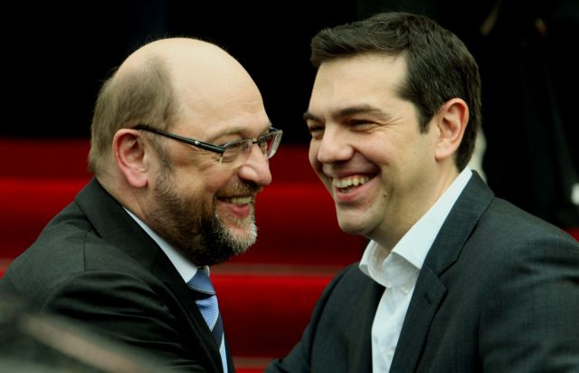 Προσφυγικό και μνημόνιο στις επαφές Τσίπρα με Μοσκοβισί και Σουλτς