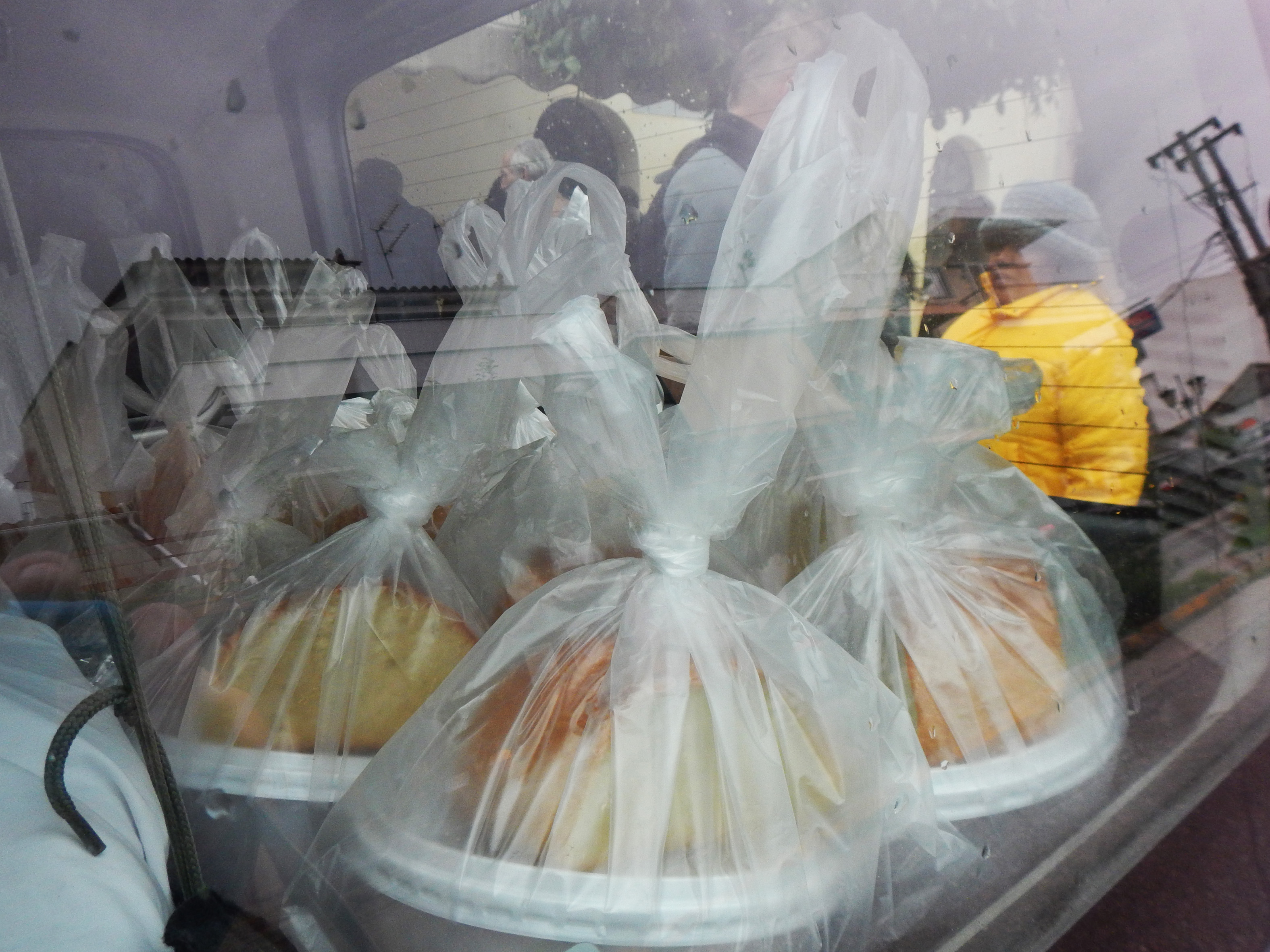 Ιδιώνυμο τα συσσίτια και οι αιμοδοσίες «μόνο για Έλληνες»