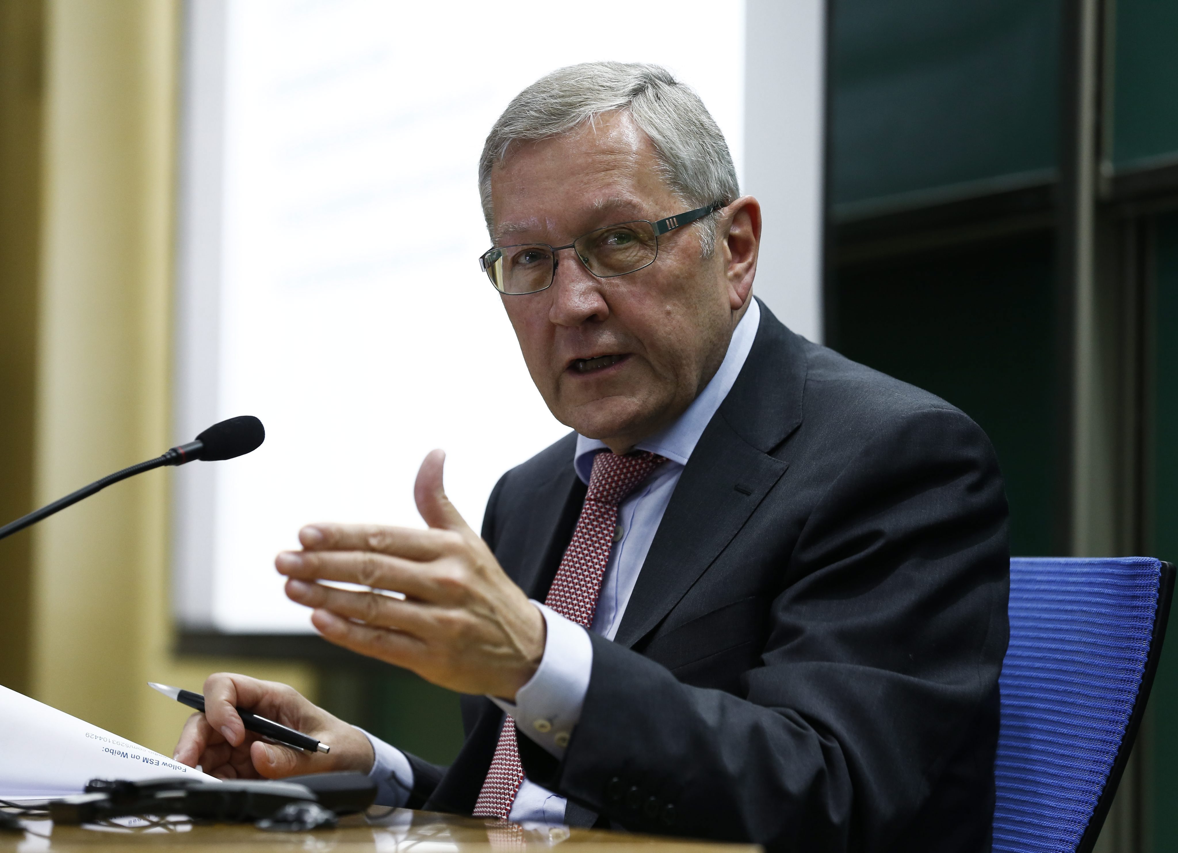 Ρέγκλινγκ: «Ναι» στην ελάφρυση, «όχι» στο κούρεμα του ελληνικού χρέους