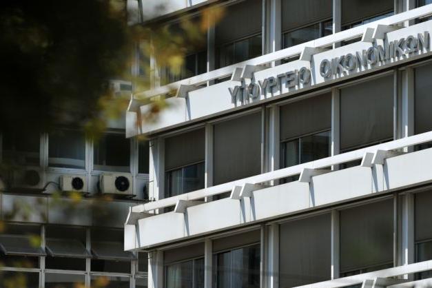 Υστέρηση 2,1 δισ. ευρώ στα έσοδα το 10μηνο