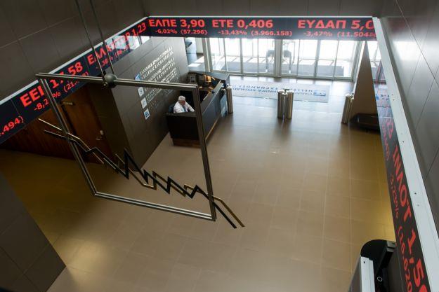 Πιέσεις στις τραπεζικές μετοχές, πτώση στο Χρηματιστήριο