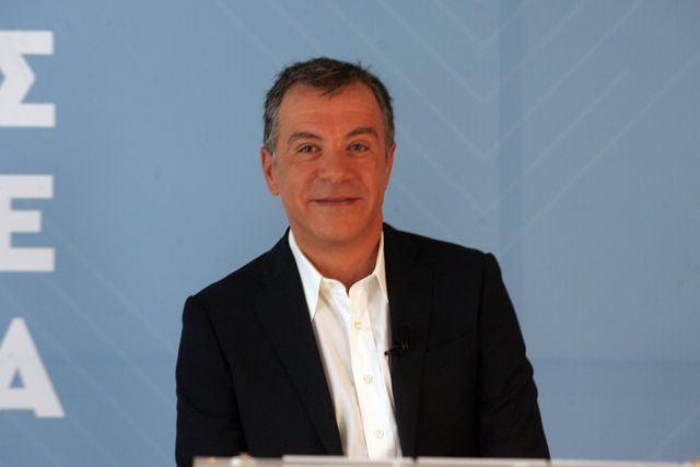 Θεοδωράκης: Οι προσφυγικές ροές πρέπει να σταματούν στην Τουρκία