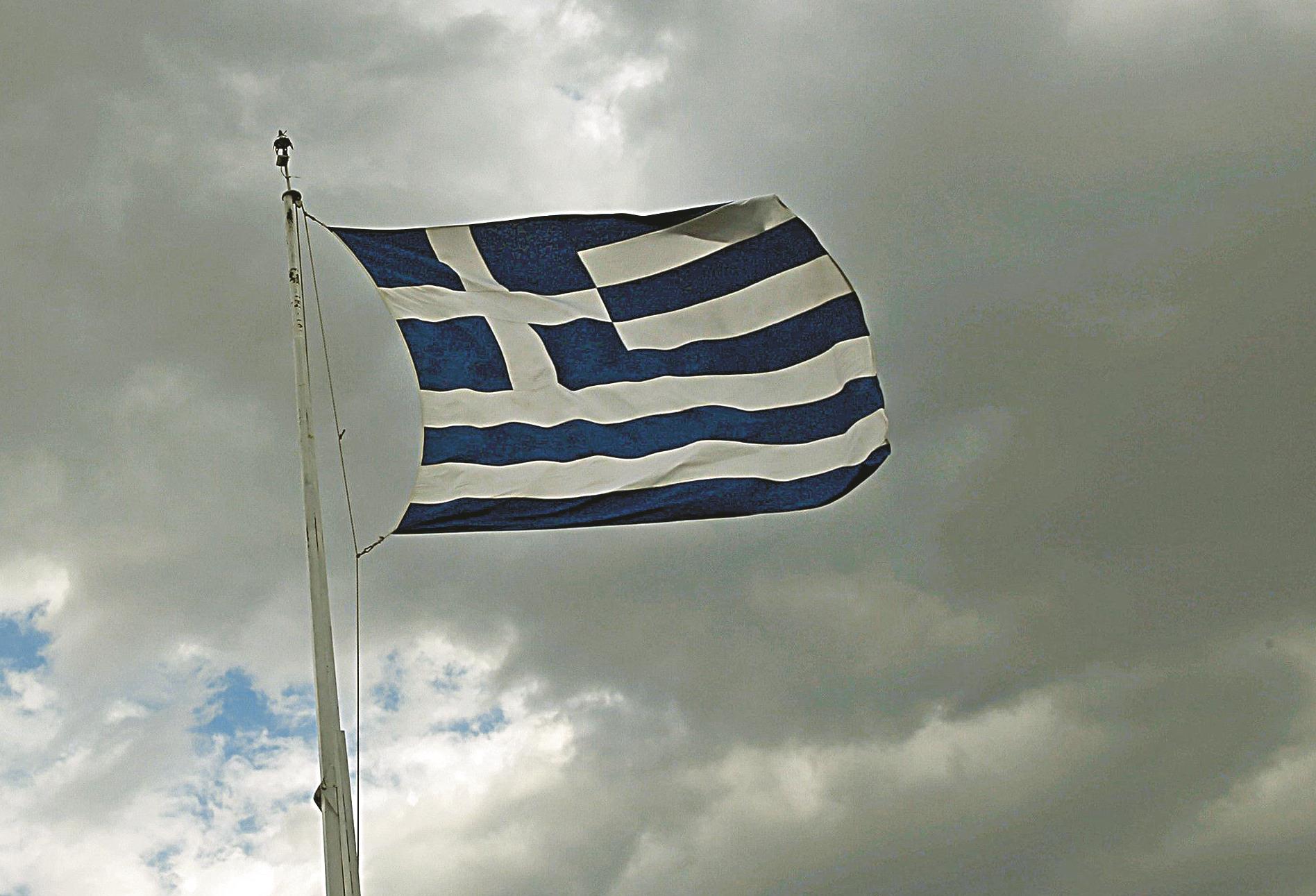 Έκαψαν την ελληνική σημαία στους Αγίους Σαράντα