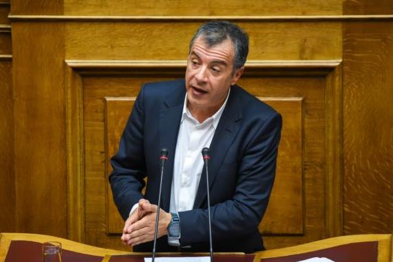 Στ.Θεοδωράκης: Δεν είμαστε εδώ για να νταντεύουμε τον πρωθυπουργό