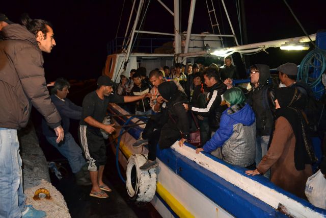Αλιείς διέσωσαν 60 πρόσφυγες ανοιχτά της Λέσβου