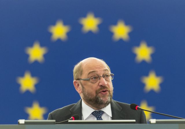 O Σουλτς προτείνει οικονομική υποστήριξη σε χώρες για αποδεχθούν πρόσφυγες