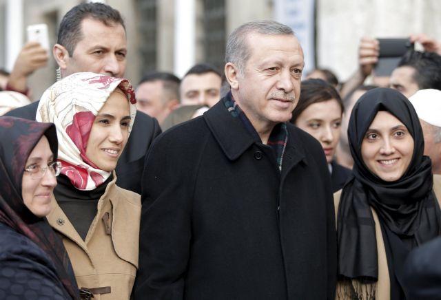 O Ερντογάν γιορτάζει τη νίκη της «σταθερότητας» και ζητά νέο Σύνταγμα