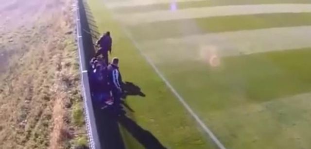 Σάλος στη Ρουμανία με προπονητή που κλωτσάει 16χρονο παίκτη