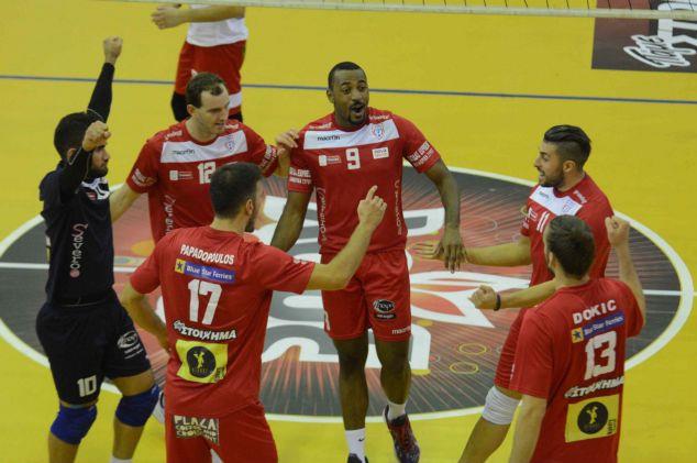 Ο Φοίνικας νίκησε τον Ολυμπιακό και έμεινε μόνος πρώτος