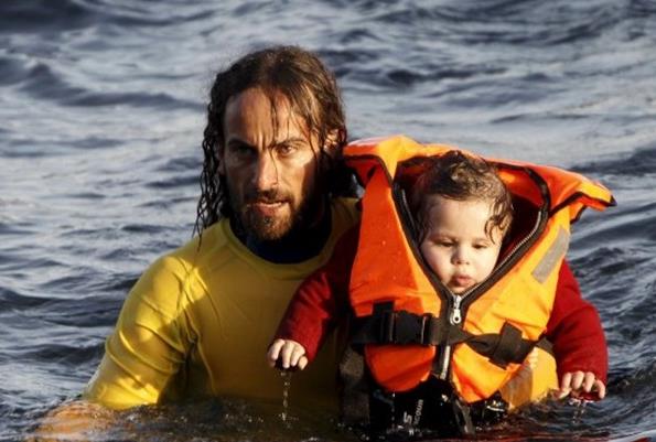 O αργεντινός Νικολάς που ήρθε στην Ελλάδα να σώσει πρόσφυγες